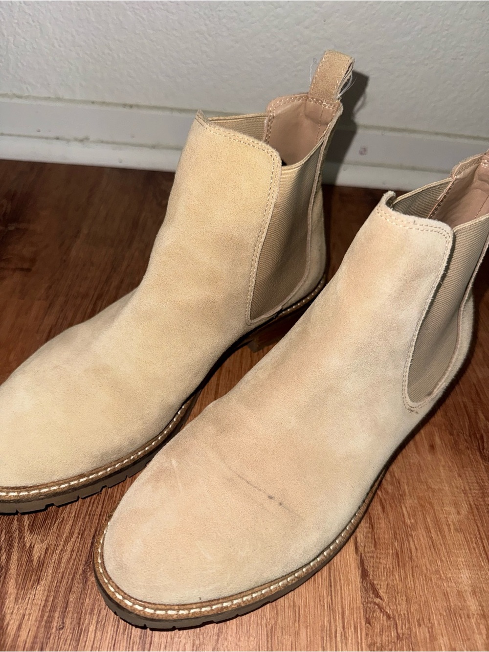 Steve Madden Chelsea Boots in Beige Suede - Classic Slip-On Style